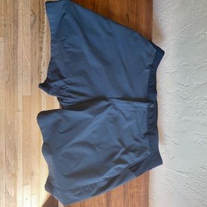 Mountain hardware shorts
